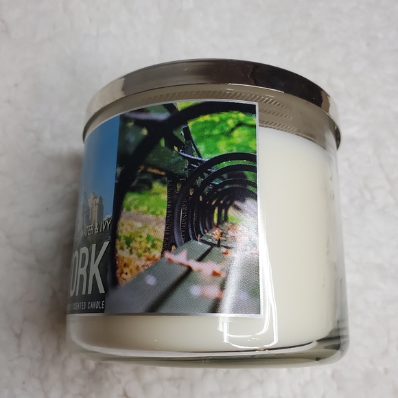 Bath & Body Works New York Rosewater Candle NWT - Picture 3 of 7